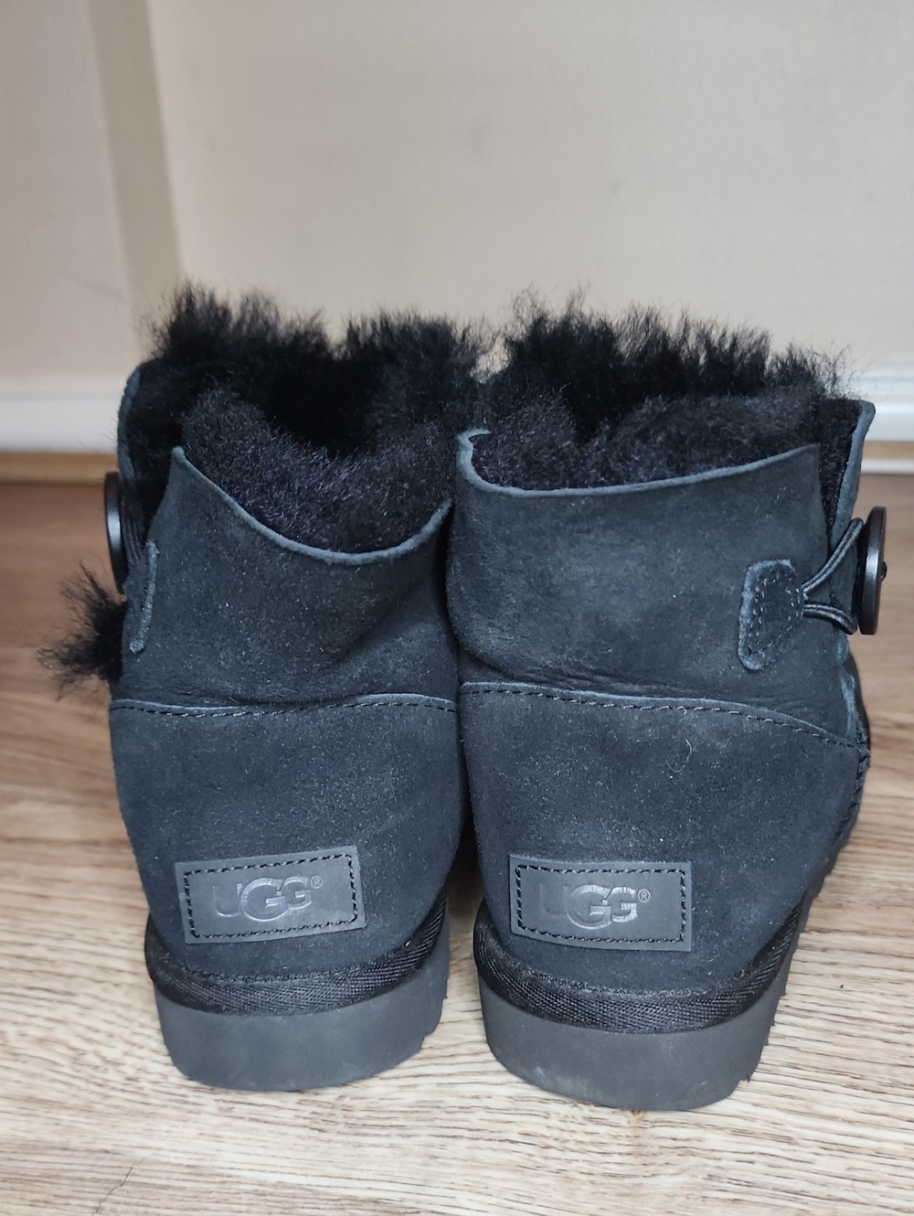 Ugg Black Mini Baily Button Bling Suede Sheepskin Womens Ankle Boots - Picture 4 of 12